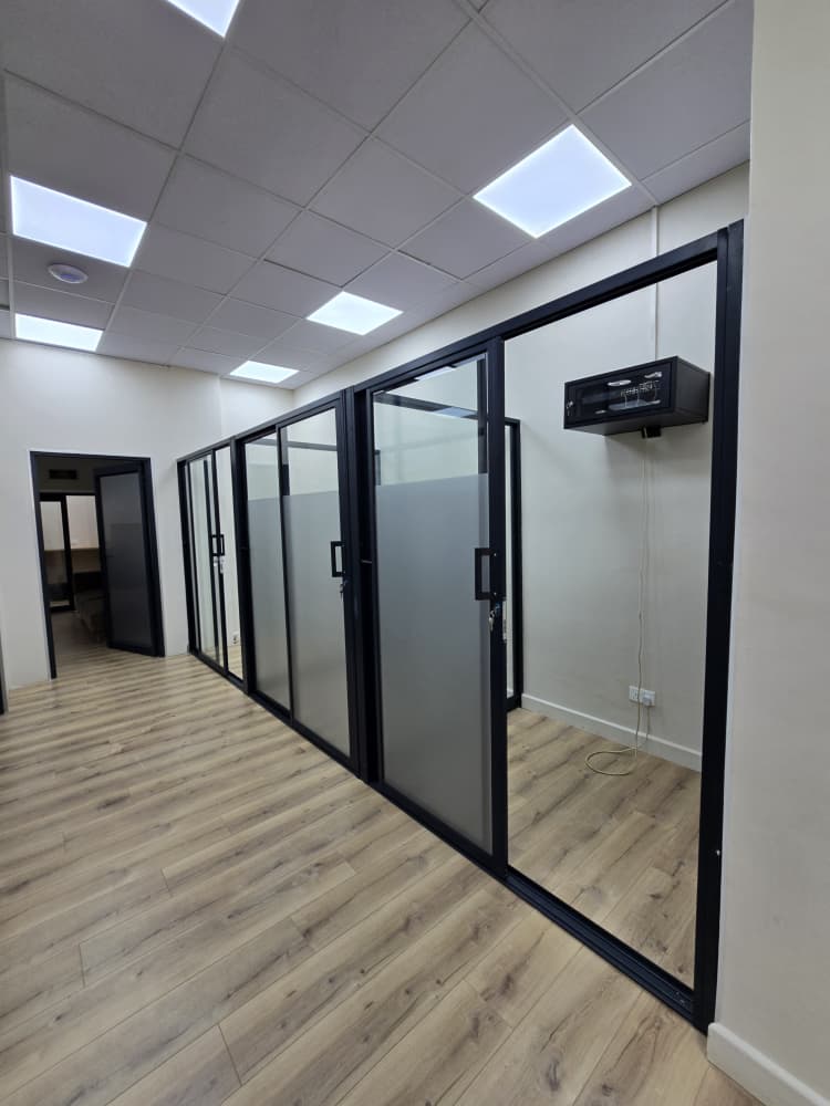 Alumen Shopfitters Office Partitions (2)