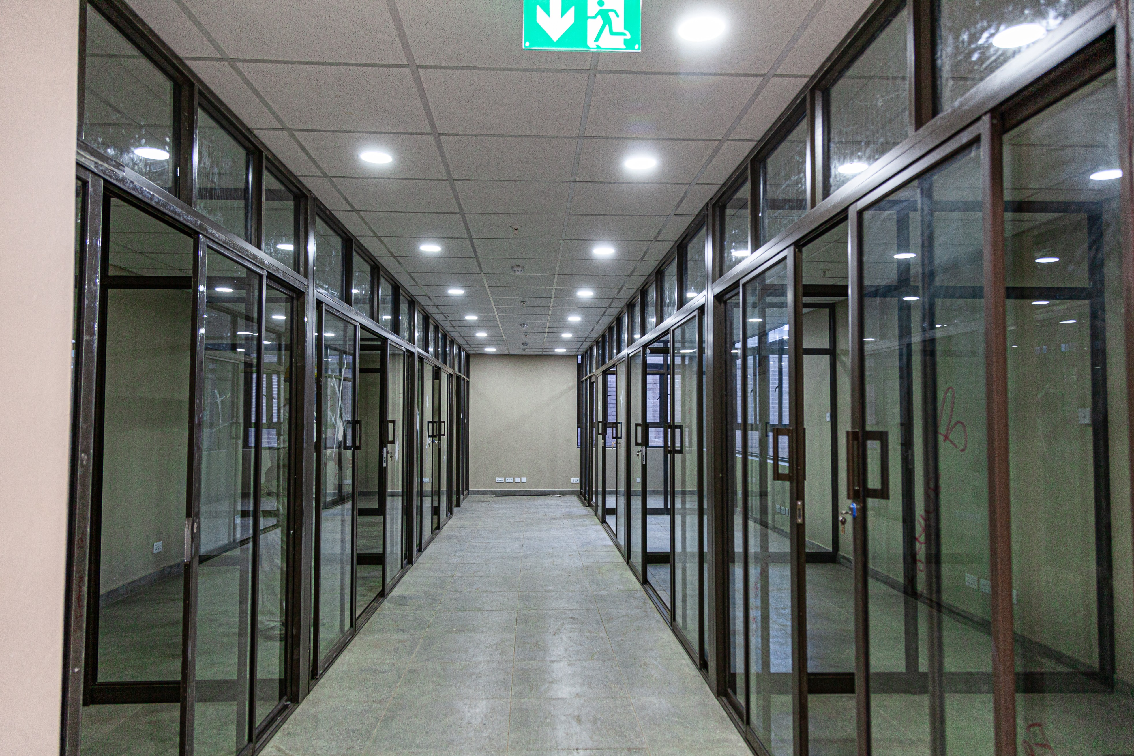 Alumen Shopfitters Office Partitions (4)